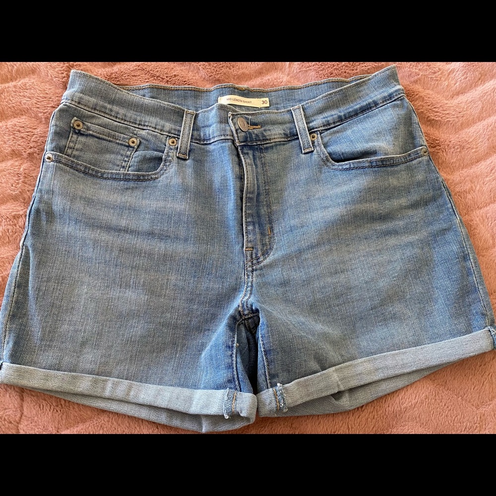 Levi’s Mid Length Denim Shorts Mid Rise